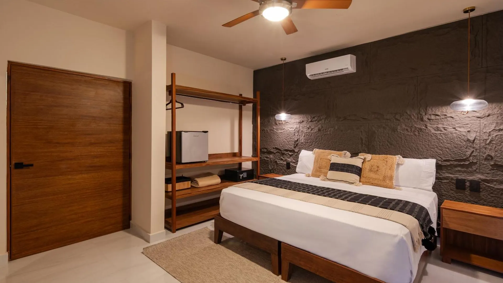 Casa Aakal Lagoon Front Bacalar Hotel