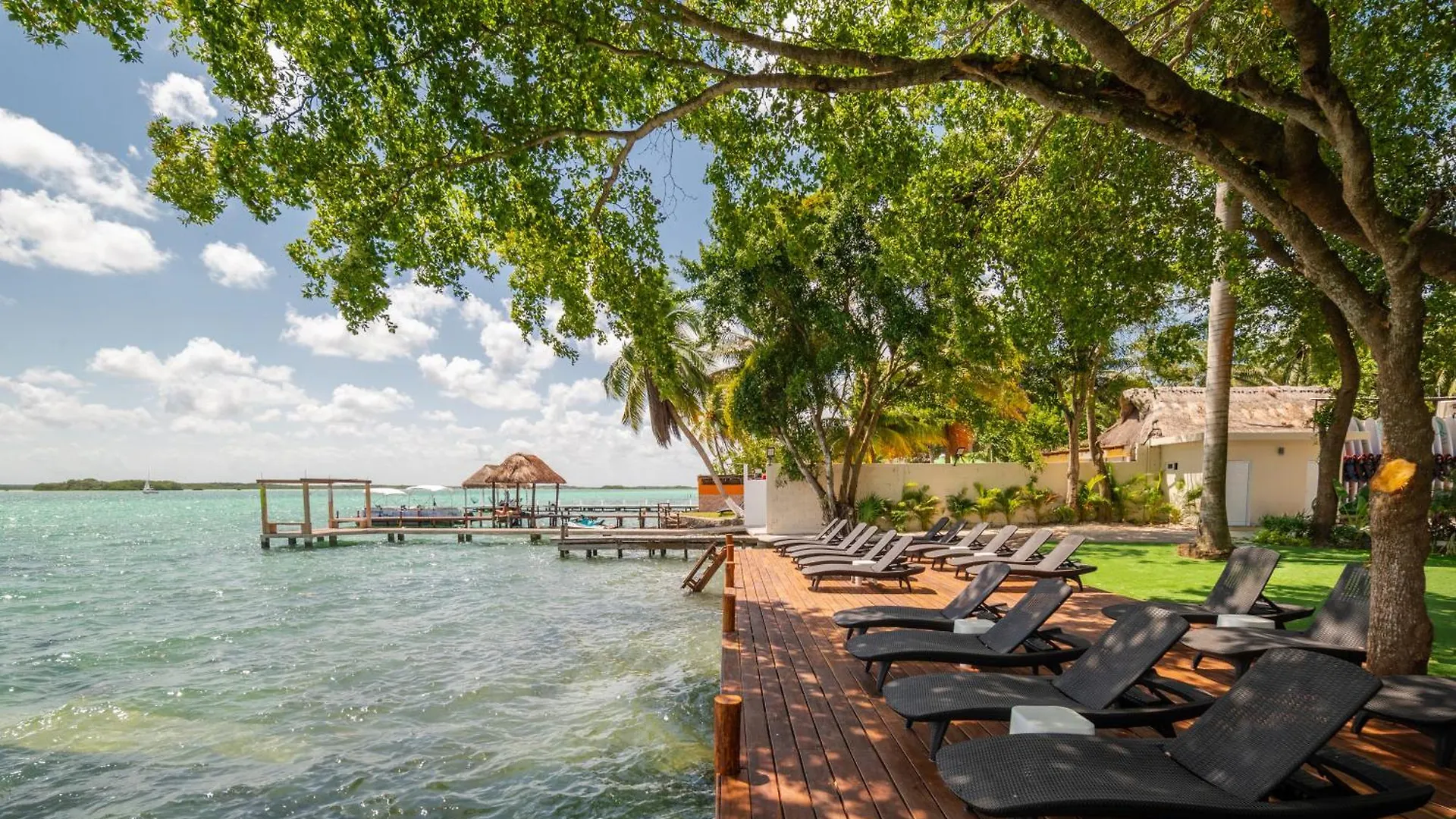 Casa Aakal Lagoon Front Bacalar Hotel