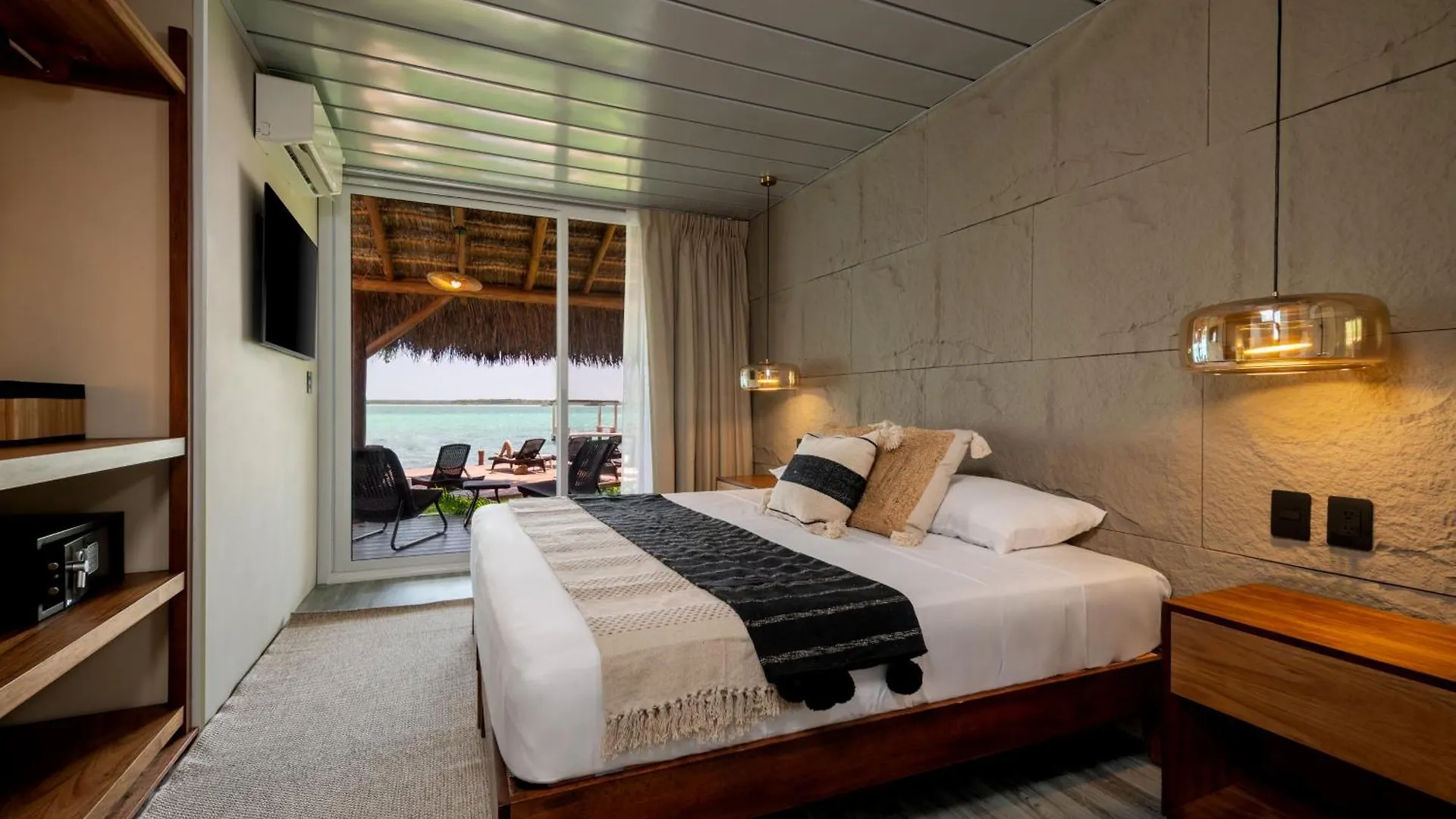 Casa Aakal Lagoon Front Bacalar