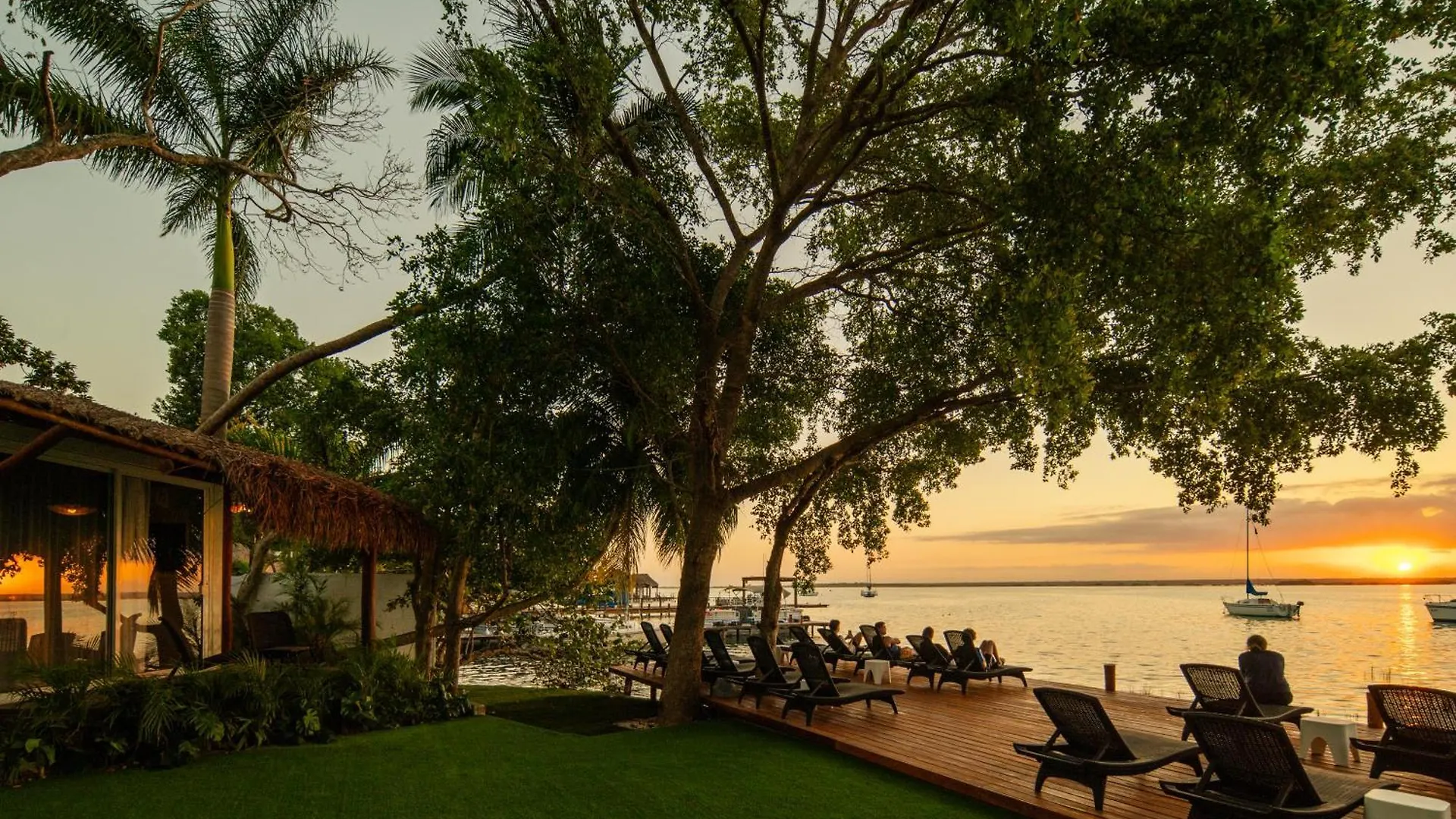 Casa Aakal Lagoon Front Bacalar Hotel