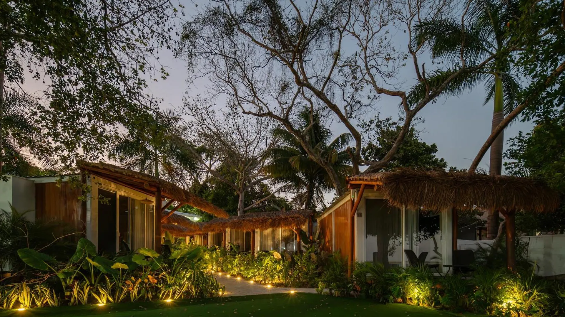 Casa Aakal Lagoon Front Bacalar Hotel