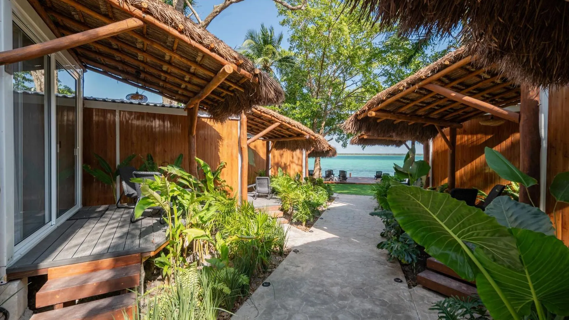 Casa Aakal Lagoon Front Bacalar