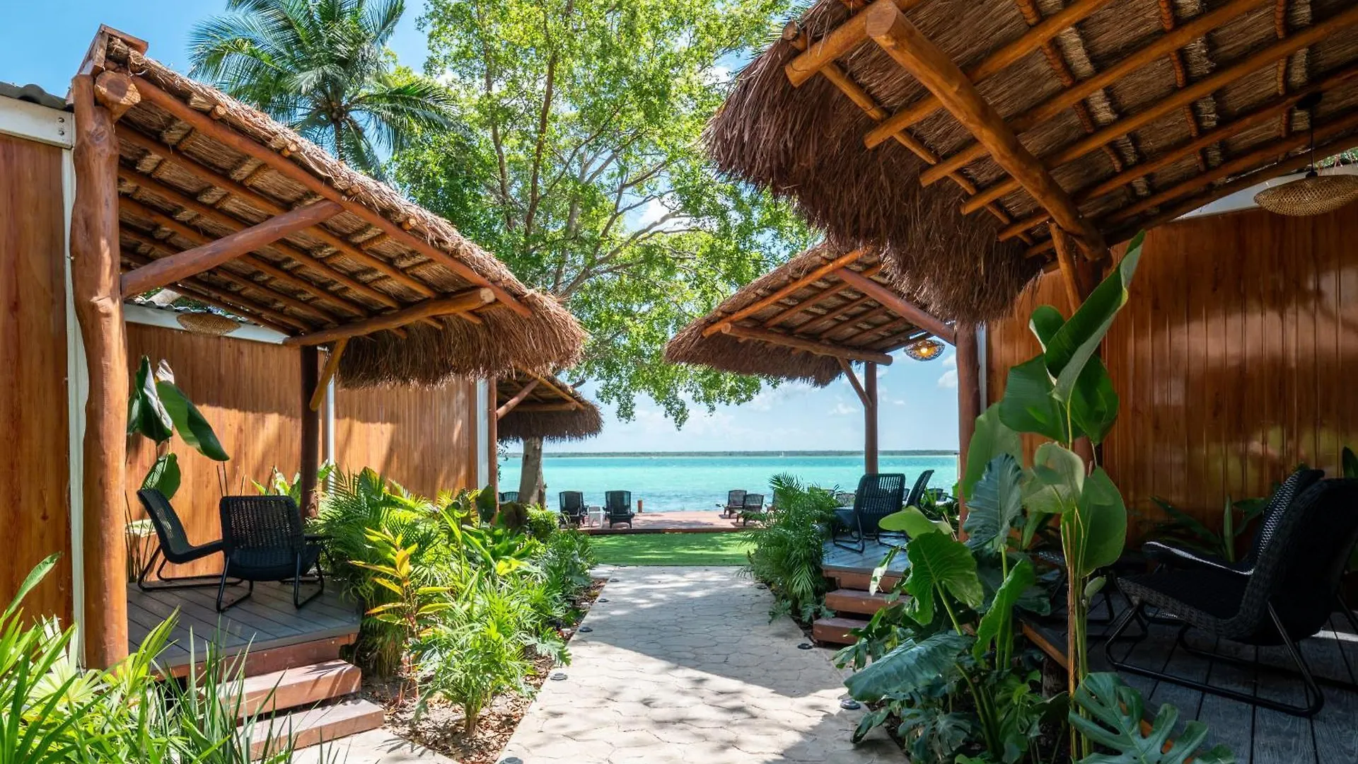 Casa Aakal Lagoon Front Bacalar Mexico